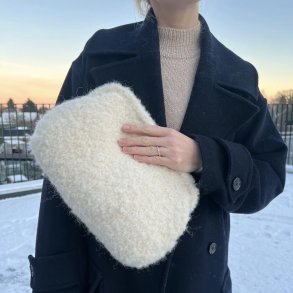 Teddy Clutch - strikkeopskrift fra PetiteKnit
