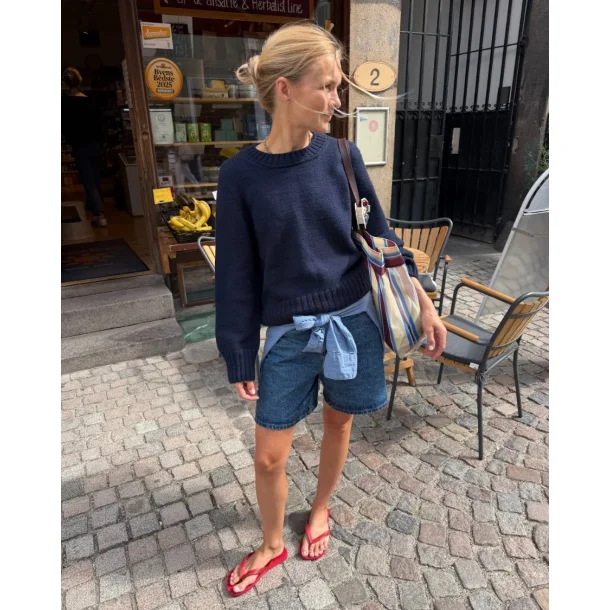Vega Sweater - Strikkekit fra PetiteKnit