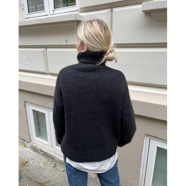 Wednesday Sweater - strikkeopskrift fra PetiteKnit