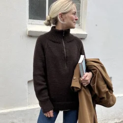 Zipper Sweater Light - strikkeopskrift fra PetiteKnit