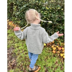 Zipper sweater light junior- strikkeopskrift fra PetiteKnit