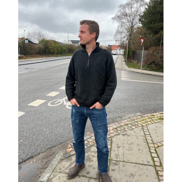 Zipper Sweater Light - Man - strikkeopskrift fra PetiteKnit