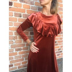 Onion 2077 - Top/Kjole med volant til strikstof. Snitm�nster