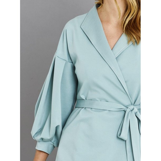 Onion 2079 - Sl om kjole med st krave til strikstof. Snitmnster