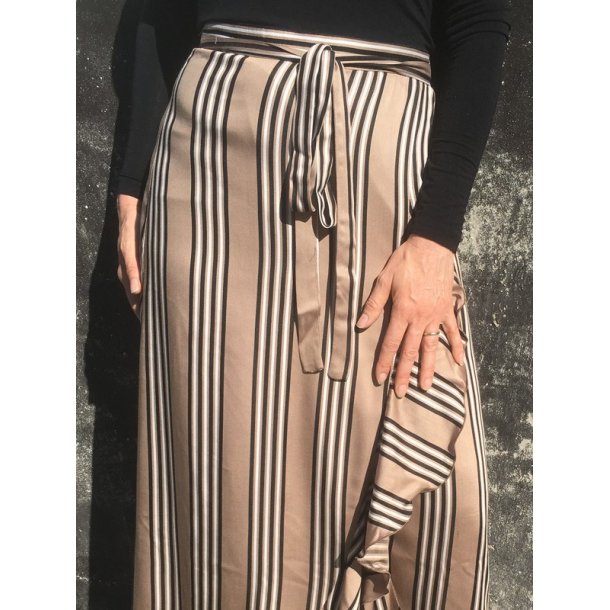 Onion 9013 - Sl om nederdele med volant til plusstrrelser. Snitmnster