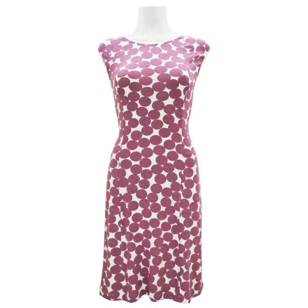 Onion 9006 - Kjole i paneler til strikstof til plusstrrelser. Snitmnster