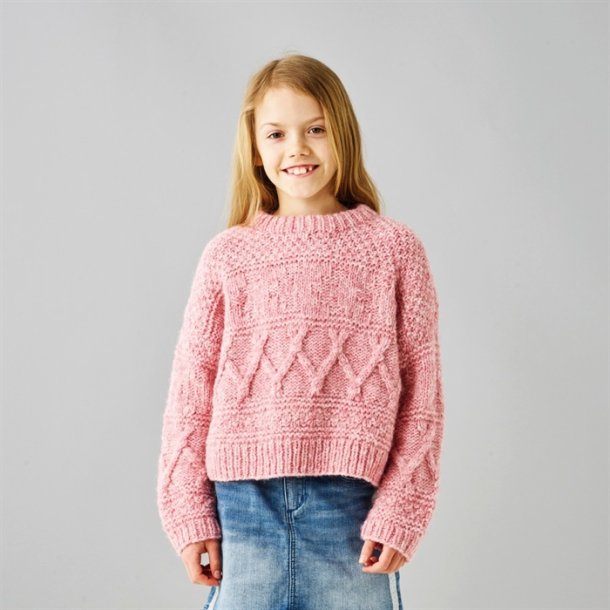 Oversize sweater med struktur - børn - strikkekit med Alice garn by Permin