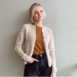 Ankers Cardigan - My Size - strikkeopskrift fra PetiteKnit