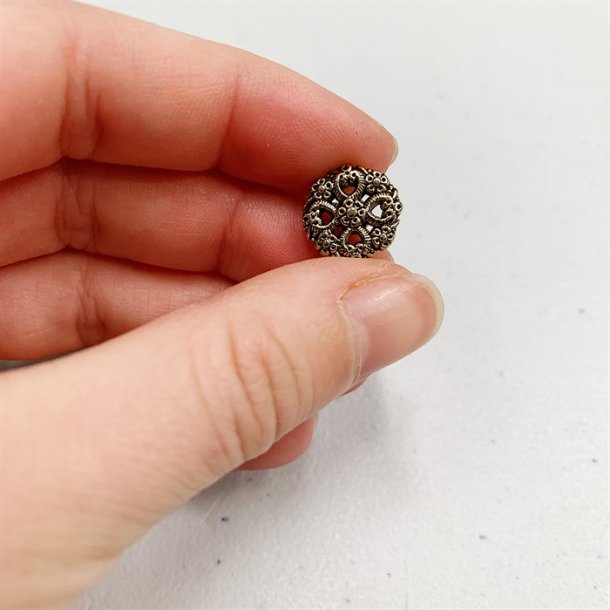 Antik guld knap med detaljeret mnster, 11 mm