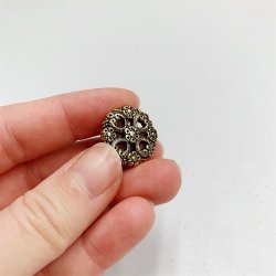 Antik guld knap med detaljeret mnster, 18 mm