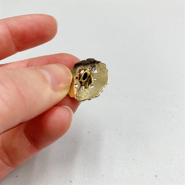 Antik guld knap med detaljeret mnster, 18 mm