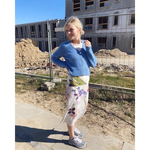 April Cardigan - strikkeopskrift fra PetiteKnit