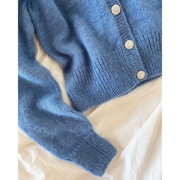 April Cardigan - strikkeopskrift fra PetiteKnit
