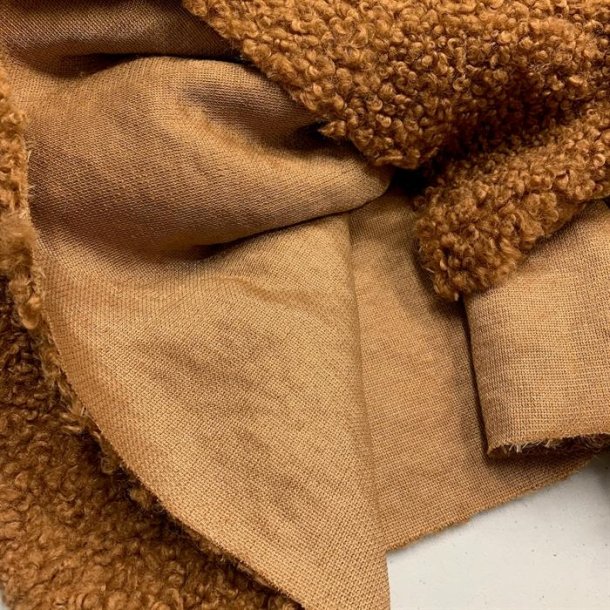 Bld boucl i gyldenbrun - pr. 0,25 meter