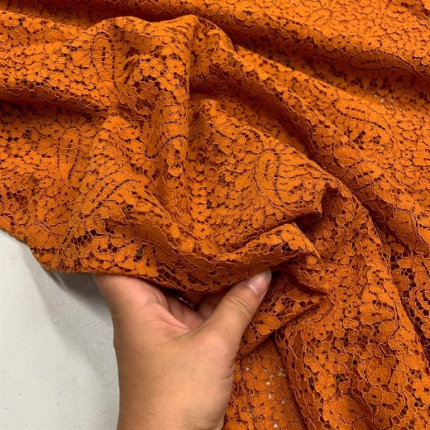 Blonde med paisley mnster i stvet orange - pr. 0,25 meter