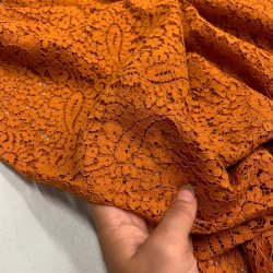 Blonde med paisley mnster i stvet orange - pr. 0,25 meter