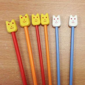 Brne-strikkepinde str. 3,25 mm og 4 mm ass. farver - pr. par