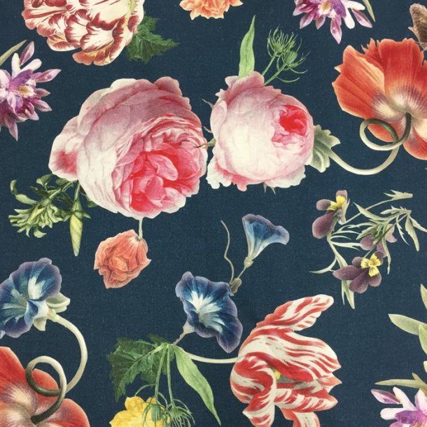 Boligstof med smukke blomster p en petrol-bl bund - pr. 0,25 meter