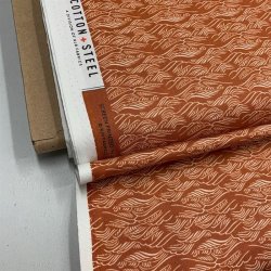 Bomuldslrred - i mrk fersken med mnster i kit, fra Cotton + Steel - pr. 0,25 meter