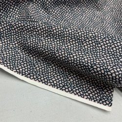 Bomuldslrred - i mrk marine med pletter i kit, fra Cotton + Steel - pr. 0,25 meter