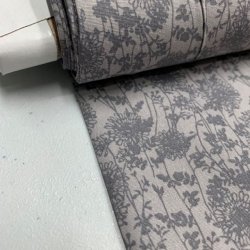 Bomuldspoplin i lysegr med blomster - pr. 0,25 meter