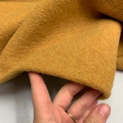 Boucl uld i karrygul - pr. 0,25 meter