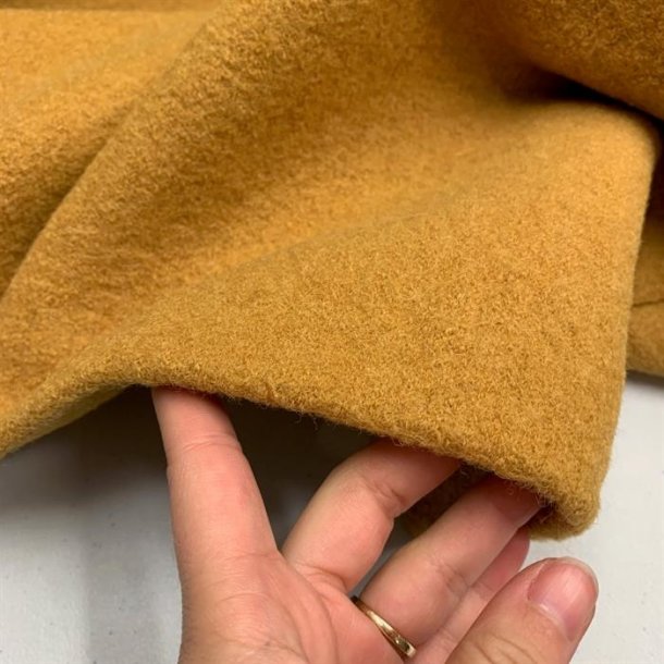 Boucl uld i karrygul - pr. 0,25 meter