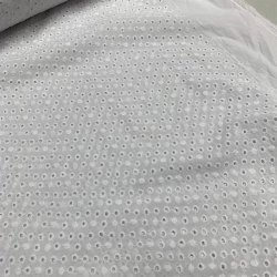 Broderie anglaise med prikker - pr. 0,25 meter