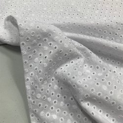 Broderie anglaise med prikker - pr. 0,25 meter