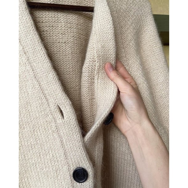 Champagne Cardigan - strikkeopskrift fra PetiteKnit