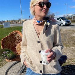 Champagne Cardigan - strikkeopskrift fra PetiteKnit