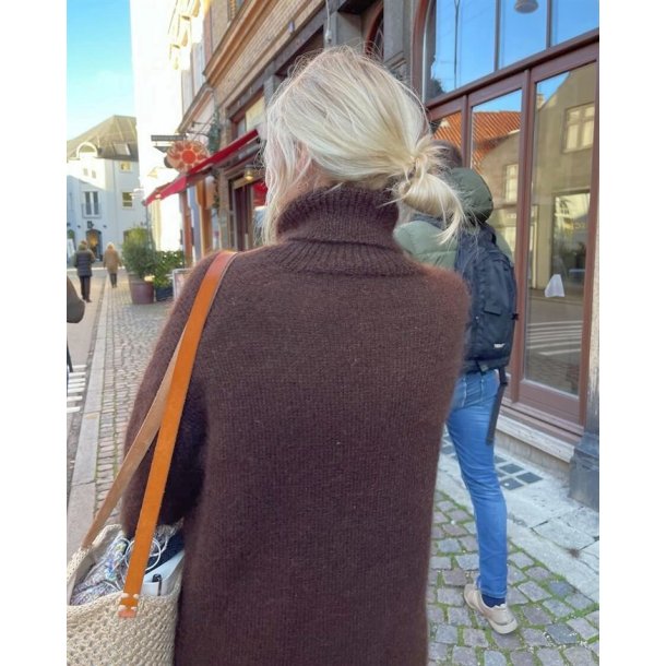 Chestnut Dress - strikkeopskrift fra PetiteKnit