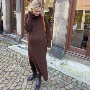Chestnut Dress - strikkeopskrift fra PetiteKnit