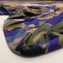 Chiffon viskose med camouflageprint i lilla, beige og grgrn - pr. 0,25 meter