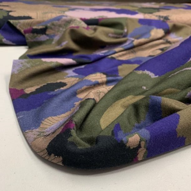 Chiffon viskose med camouflageprint i lilla, beige og grgrn - pr. 0,25 meter