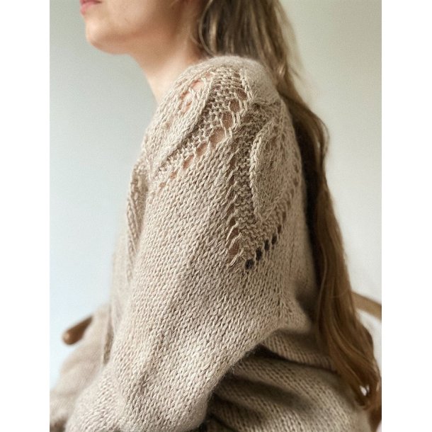 Chunky Dahlia V-neck Cardigan - strikkeopskrift fra le knit / Lene Holme Samse