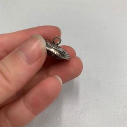 Detaljeret metal-blomster-knap, 26 mm