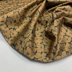 Digital printet bomuldslrred i sort med blomster i gylden okker - pr. 0,25 meter