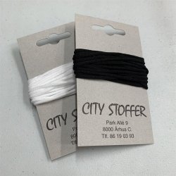 Elastik - tynd, rund og bl�d i hvid eller sort. Til fx mundbind