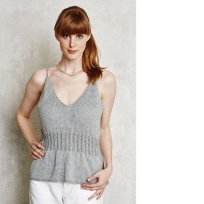 Taljeret stroptop - strikkekit med Elise garn by Permin