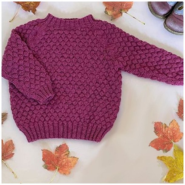 Bluse/sweater med bobbelmnster - strikkekit med Esther garn by Permin