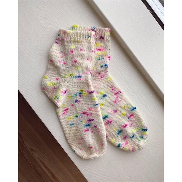 Everyday Socks Junior - strikkeopskrift fra PetiteKnit
