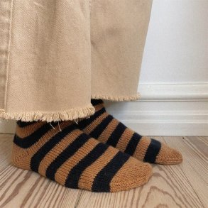 Ruffle Socks – PetiteKnit