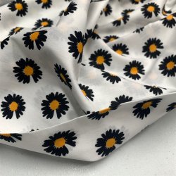 Fin bomuldslrred i hvid med marguerit blomster - pr. 0,25 meter