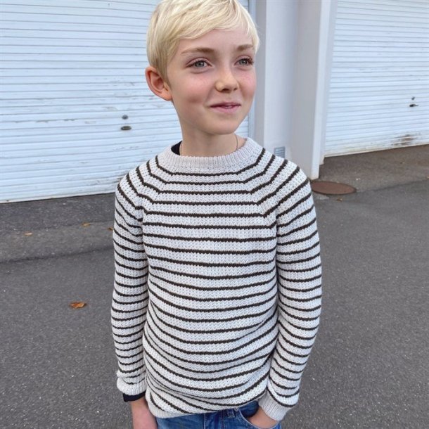 Friday Sweater Junior - strikkeopskrift fra PetiteKnit