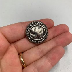 Gammeldags metalknap, 26 mm