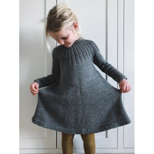 Haralds Kjole - strikkeopskrift fra PetiteKnit