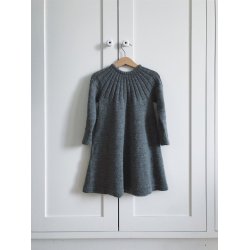 Haralds Kjole - strikkeopskrift fra PetiteKnit