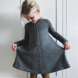 Haralds Kjole - strikkeopskrift fra PetiteKnit