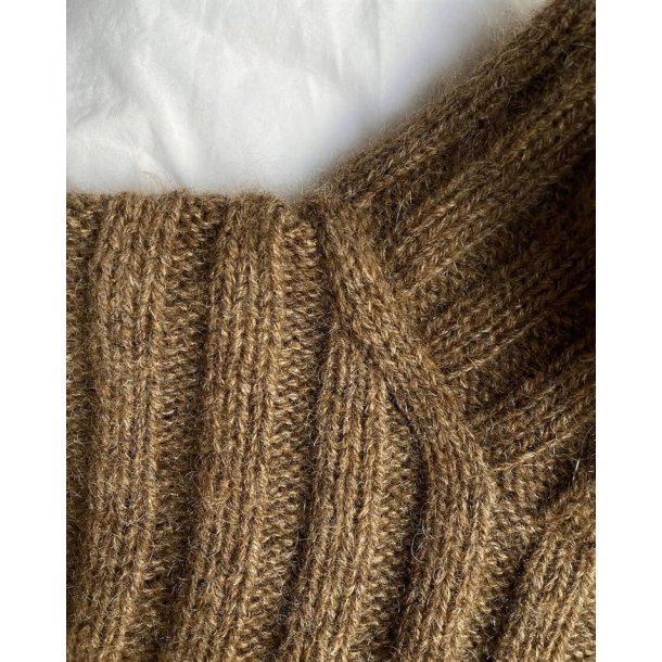 Hazel Neck - strikkeopskrift fra PetiteKnit